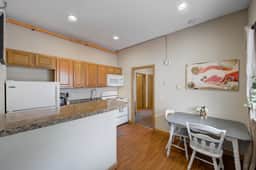Studio Condo Near Lake Pepin - King Bed - Dewdrop