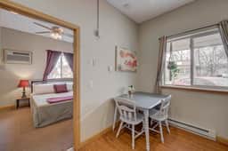 Studio Condo Near Lake Pepin - King Bed - Dewdrop