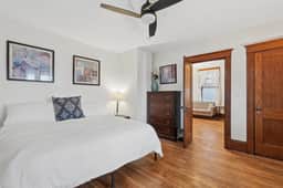 Private King Room Across from Como Lake - Hickory