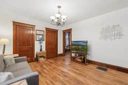 Private King Room Across from Como Lake - Hickory