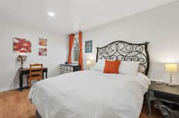 Private Room Across from Como Lake - Juniper Room