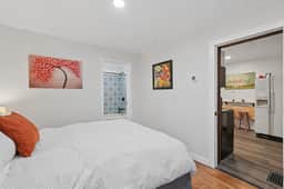 Private Room Across from Como Lake - Juniper Room