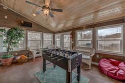 Large Group Stay Near Wedding Venues & Lake Pepin - Lumberyard Lofts