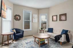 4BR Home Near Downtown Sleeps 10 - Tulip House