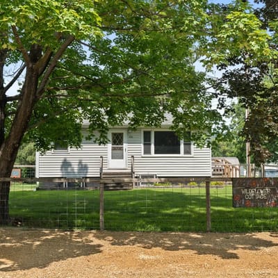 2BR Main Level Near Lake Pepin & Venues - Primrose