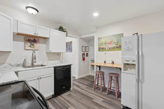 Spacious 2BR Across from Como Lake - Bramble