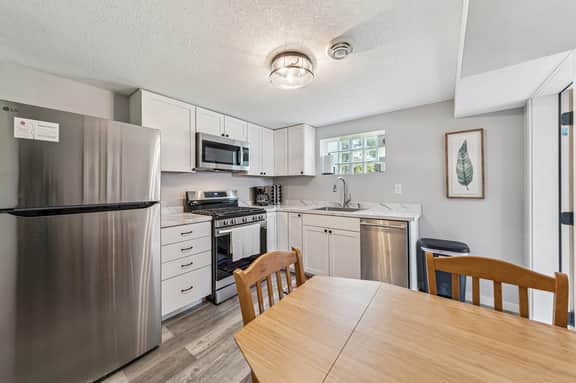 Cozy 2BR Garden Apartment Near Lake Pepin - Daisy