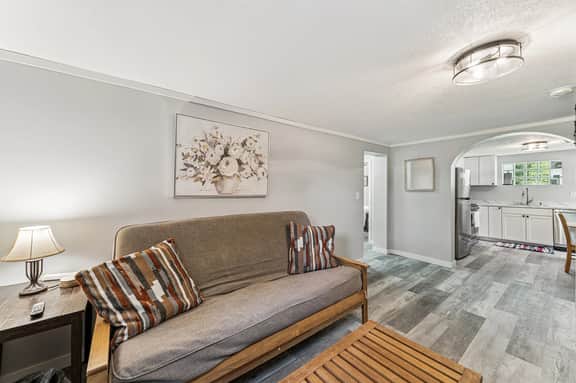 Cozy 2BR Garden Apartment Near Lake Pepin - Daisy