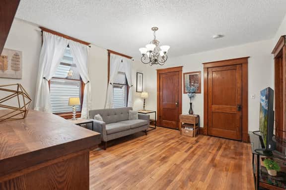 3BR Home Across from Como Lake - Hawthorn