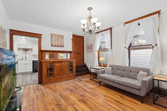 Private Room Across from Como Lake - Juniper Room