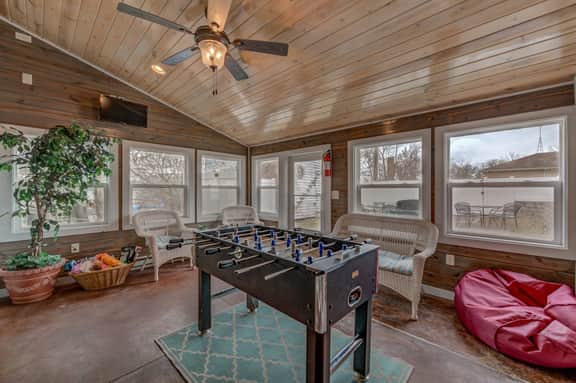 Large Group Stay Near Wedding Venues & Lake Pepin - Lumberyard Lofts