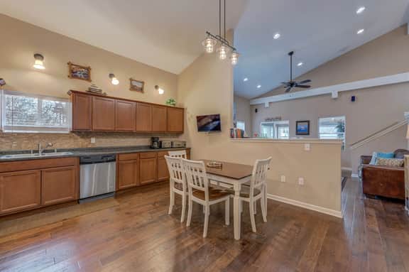 Large Group Stay Near Wedding Venues & Lake Pepin - Lumberyard Lofts