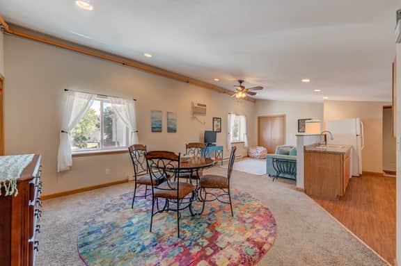 2BR Condo Near Lake w/ Sunny Bedrooms - Moonbeam