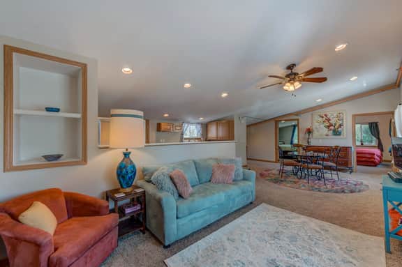 2BR Condo Near Lake w/ Sunny Bedrooms - Moonbeam