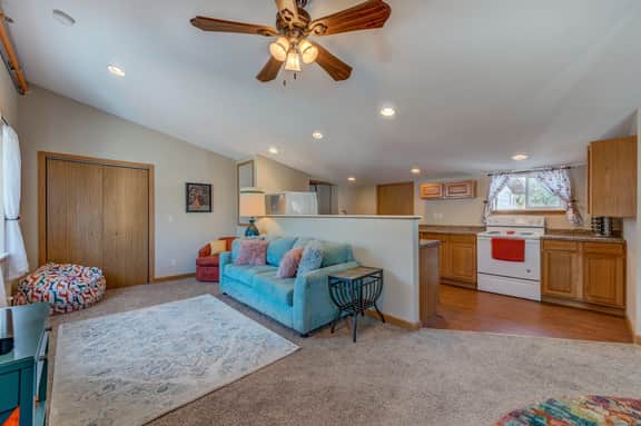 2BR Condo Near Lake w/ Sunny Bedrooms - Moonbeam