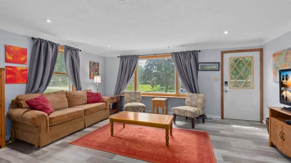 2BR Main Level Near Lake Pepin & Venues - Primrose