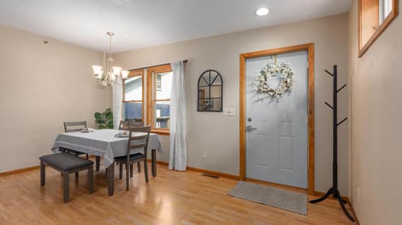 2BR Condo by Lake w/ Deck, Jetted Tub - Raindrop