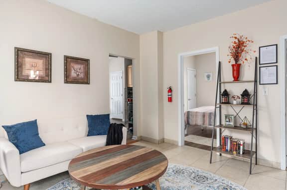 2BR Apartment Near Downtown with Workspace - Snapdragon