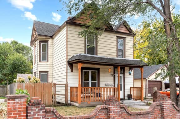 4BR Home Near Downtown Sleeps 10 - Tulip House