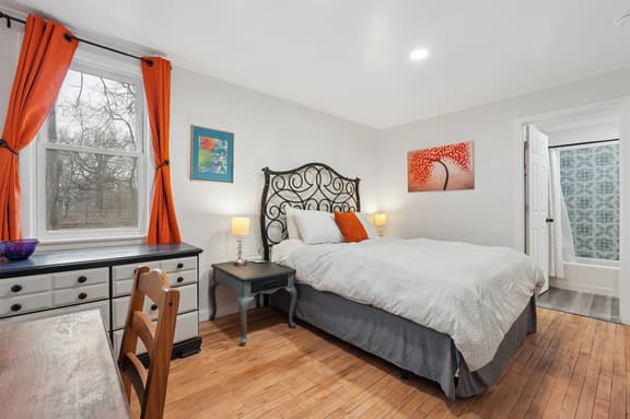 Private Room Across from Como Lake - Juniper Room