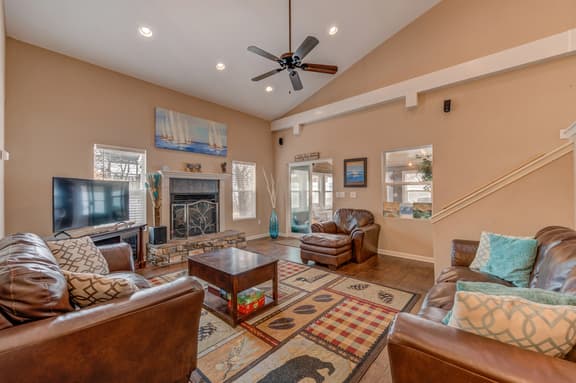 Large Group Stay Near Wedding Venues & Lake Pepin - Lumberyard Lofts