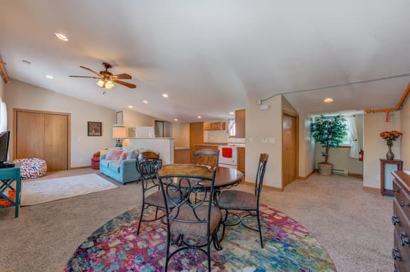 2BR Condo Near Lake w/ Sunny Bedrooms - Moonbeam