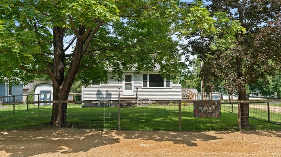2BR Main Level Near Lake Pepin & Venues - Primrose