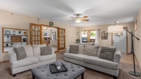 2BR Condo by Lake w/ Deck, Jetted Tub - Raindrop
